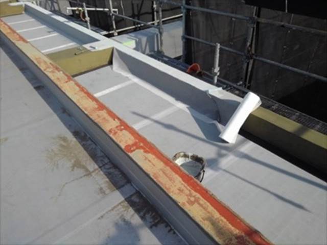 屋上防水工事　立ち上がり部クロス敷設