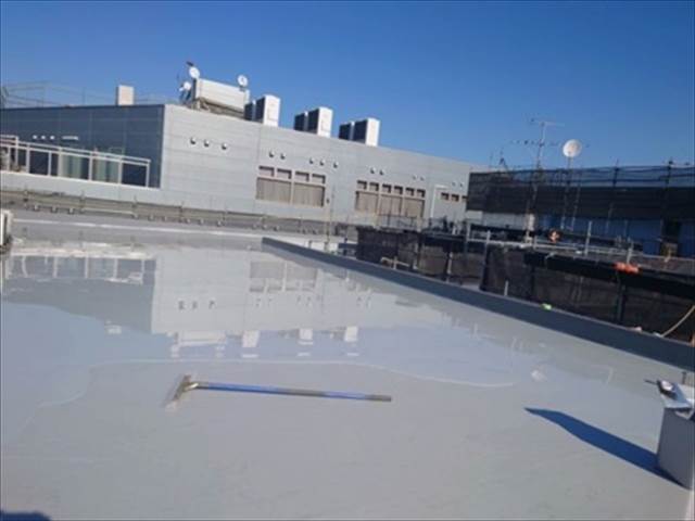 屋上防水工事　防水材塗布