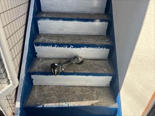 階段防水工事　ケレン・清掃