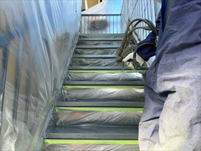 階段防水工事　防水材塗布