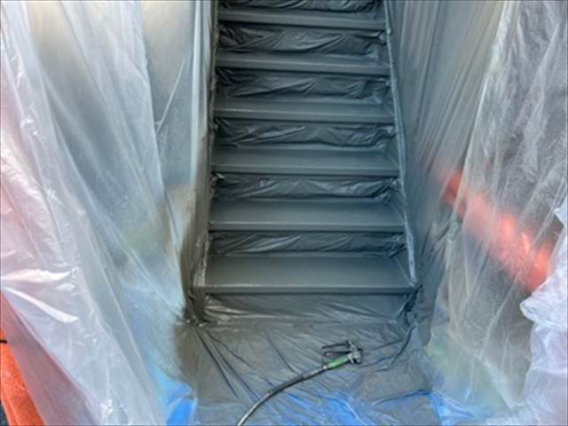 階段防水工事　トップコート塗布
