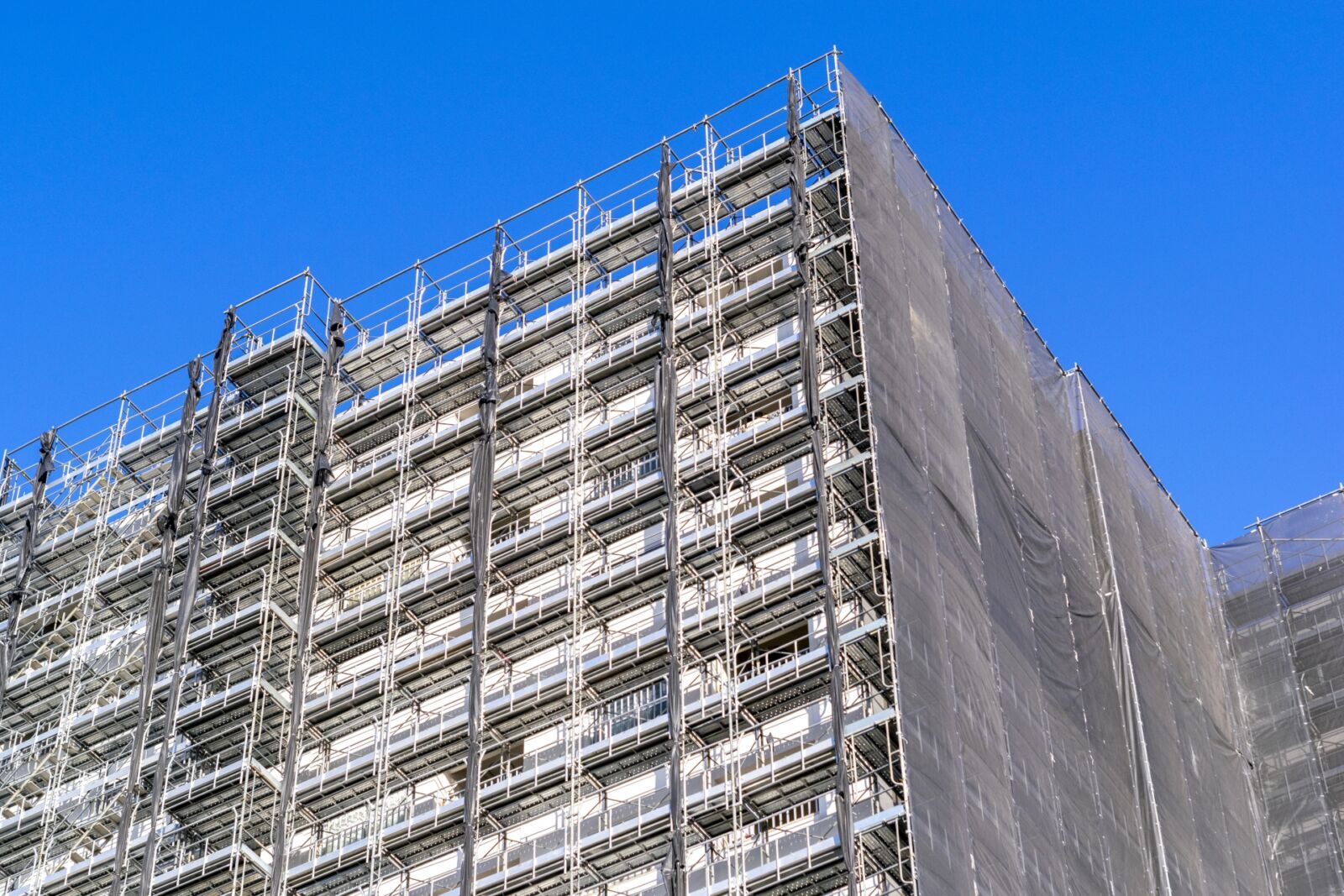 マンション足場外観